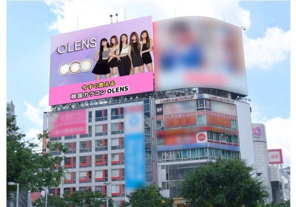【Rise UP】シブハチヒットビジョンにて韓国の人気カラコンブランド「OLENS(オーレンズ)」の広告掲出