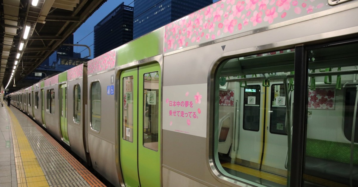 【PR TIMES】約5000の夢がが掲出された「Dream Train」、山手線を走行
