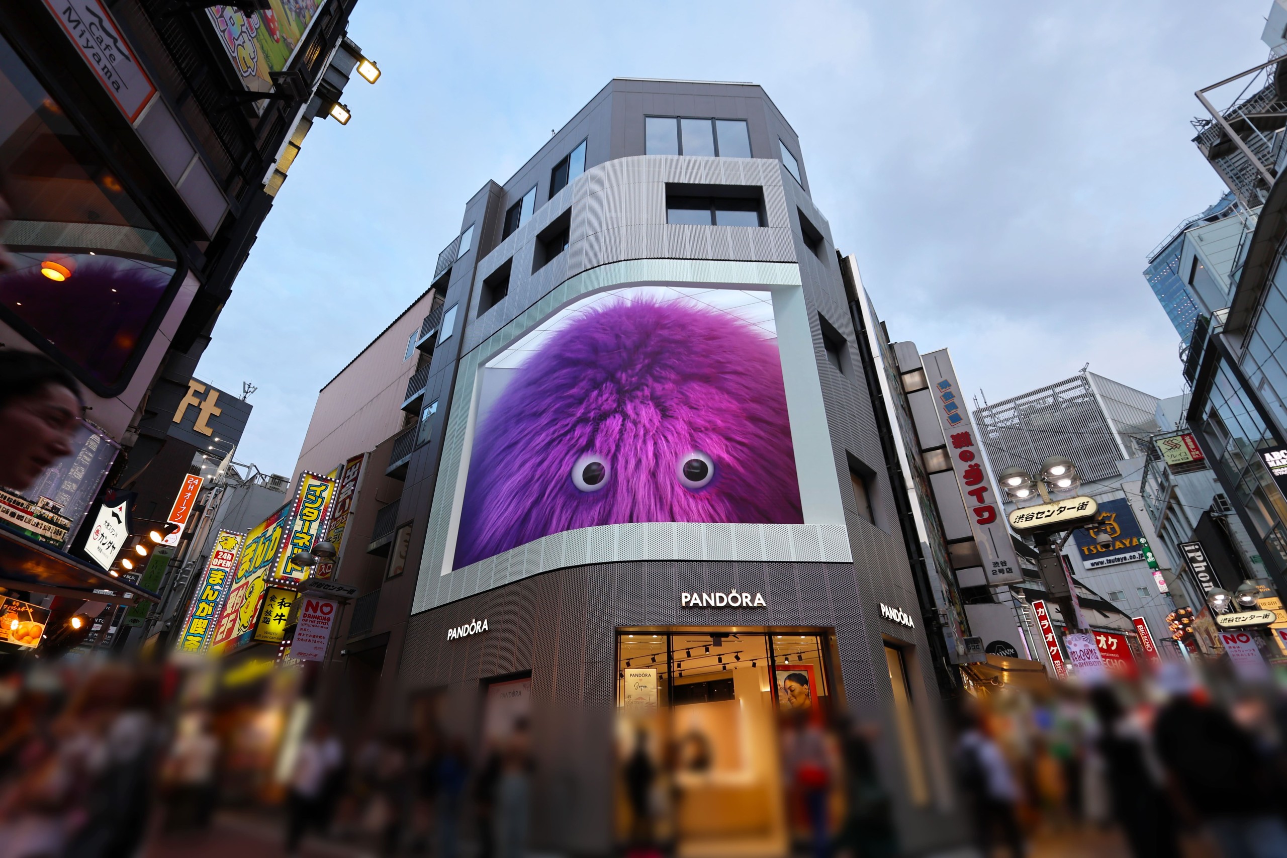 ユニカ】渋谷センター街に新設された街頭ビジョン「Pandora