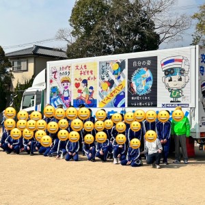 交通安全ラッピングトラック