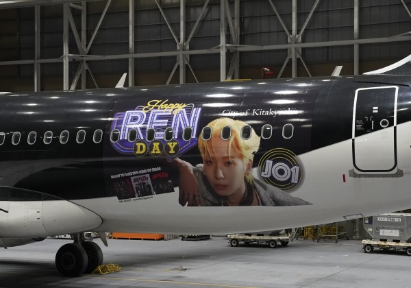 川尻蓮さん_機体ラッピングお写真
