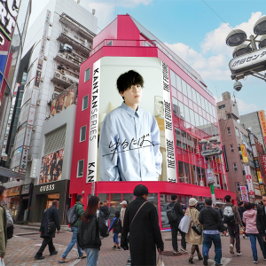 【NUVI】YouTuberみかみ。さんと「スタイリングバトル2025」入賞者の共演映像、渋谷センター街ヒットビジョンで放映