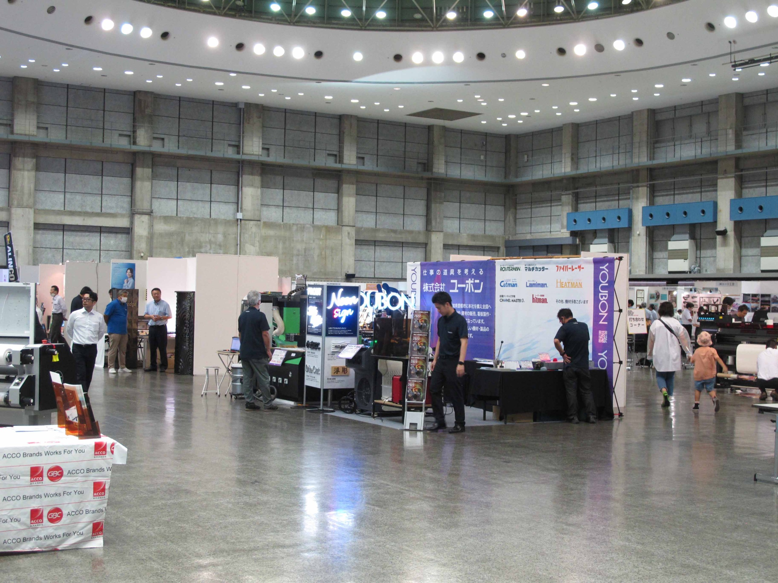 激レア ファッションブランド IKUKO 広告パネル 店舗ディスプレイ 展示会 ISICO PRESSに掲載されました｜ギフト・ショー石川県ブース