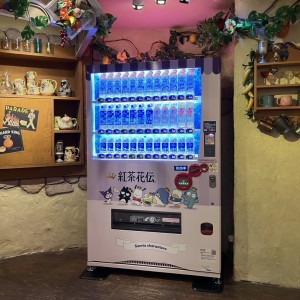 紅茶花伝ラッピング自販機