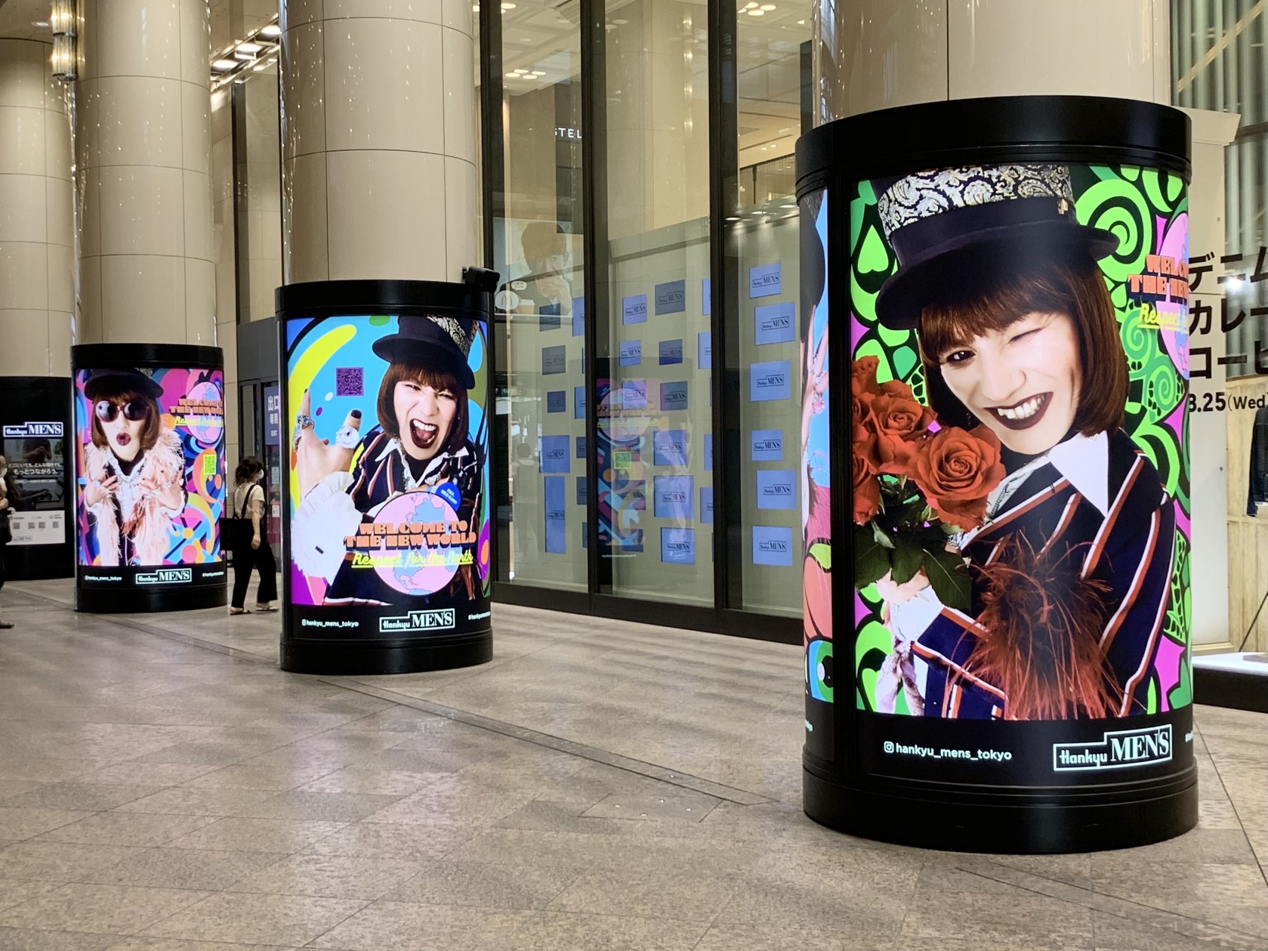 阪急メンズ東京】有楽町に狩野英孝さんを起用した柱巻き広告